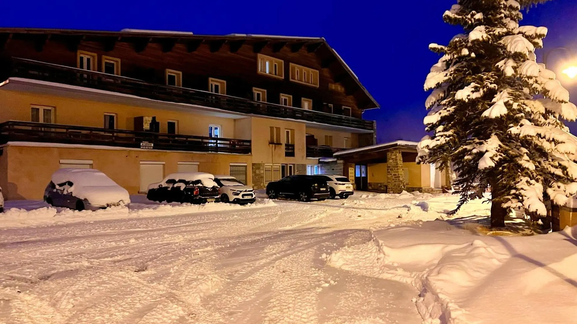 Vars, Appart Spacieux Renove 4 Couchages Dans Chalet Vars  France